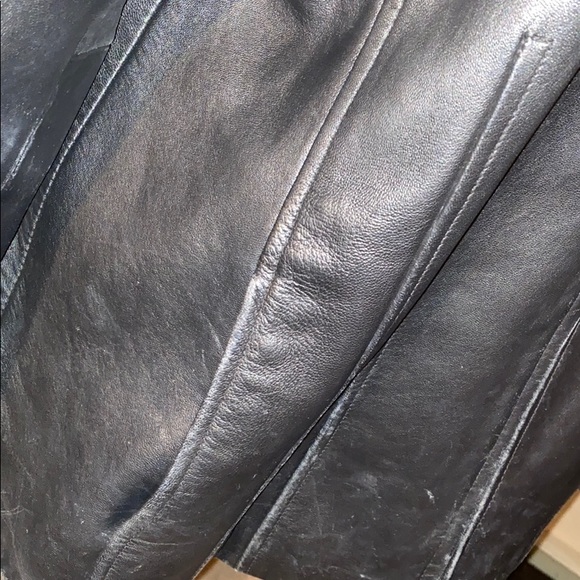 Covington Women’s Genuine Leather Coat - Picture 4 of 7